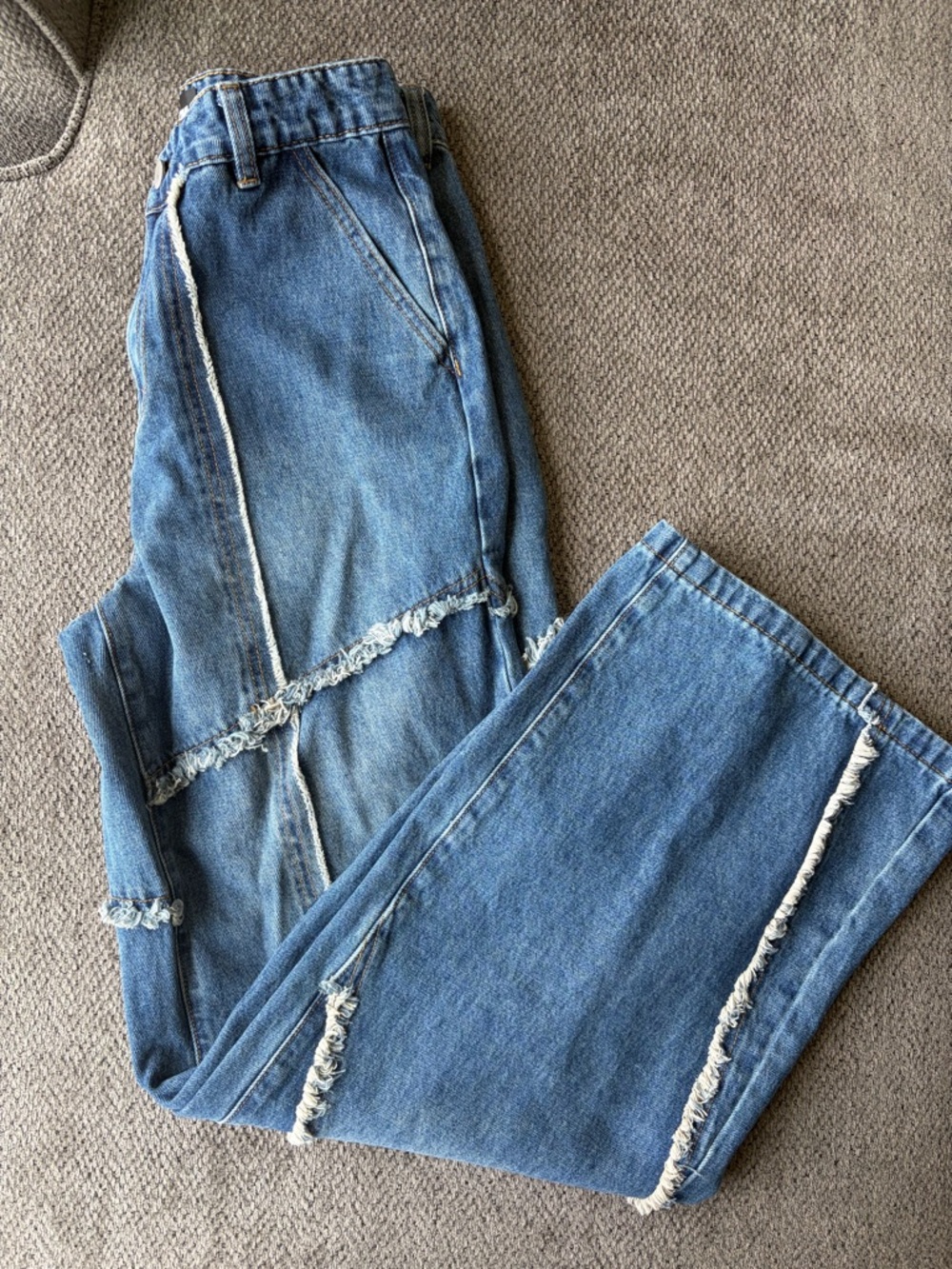 Frayed Pattern Jeans - Picture 3 of 4